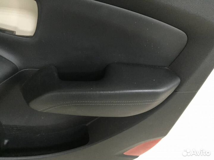 Обшивка двери передней правой Hyundai ix35 LM 2010