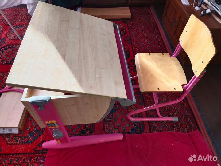 Письменный стол для школьника