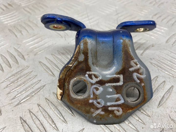 Б/У петля двери передний правый Mazda Demio DW5W