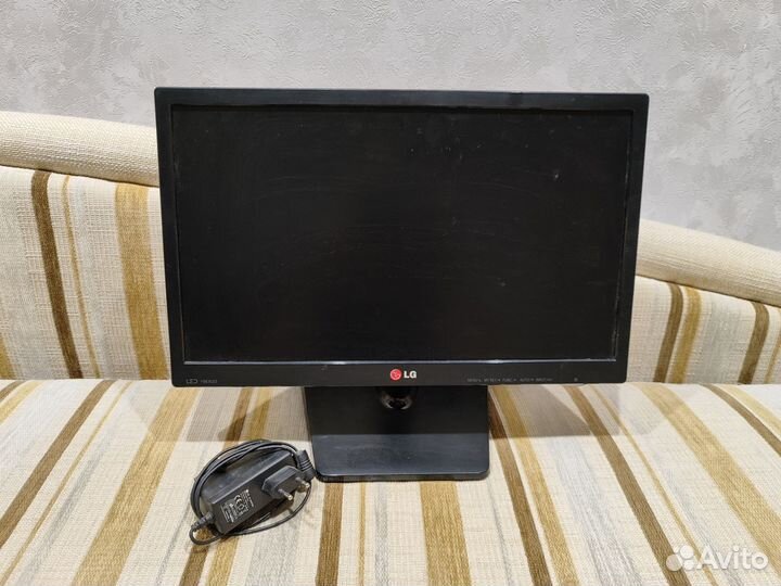 Монитор LG flatron 19EN33S