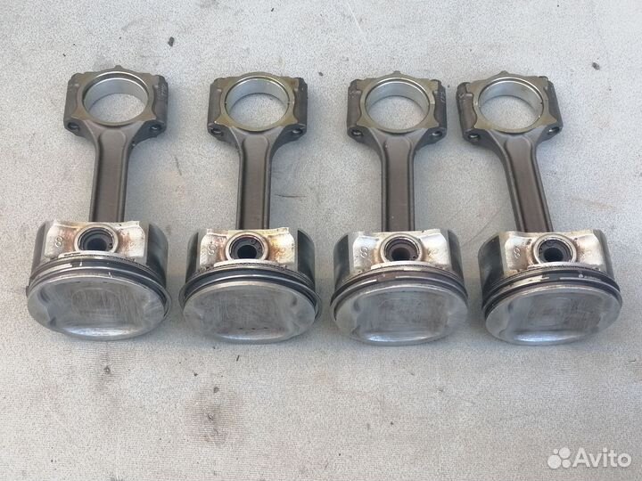 Шатун с поршнем Nissan X-Trail T30 2001-2006 MR20