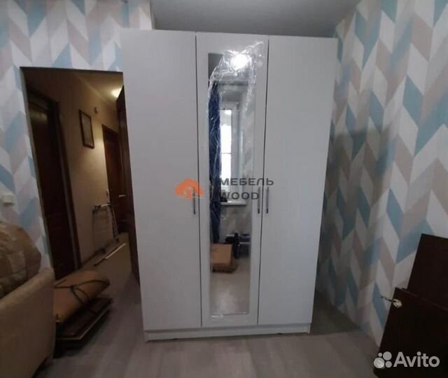 Шкаф трехстворчатый