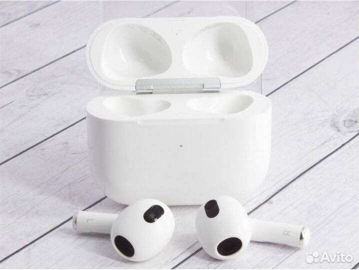 Беспроводные наушники Apple AirPods 3 MagSafe Charging Case, белый (Б/У)