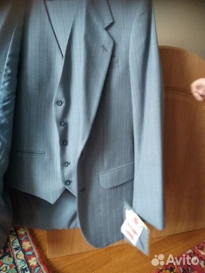 Костюм тройка новый