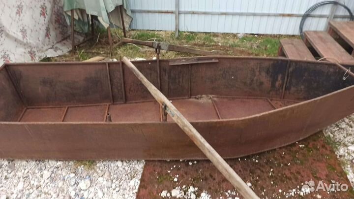 Лодка металлическая