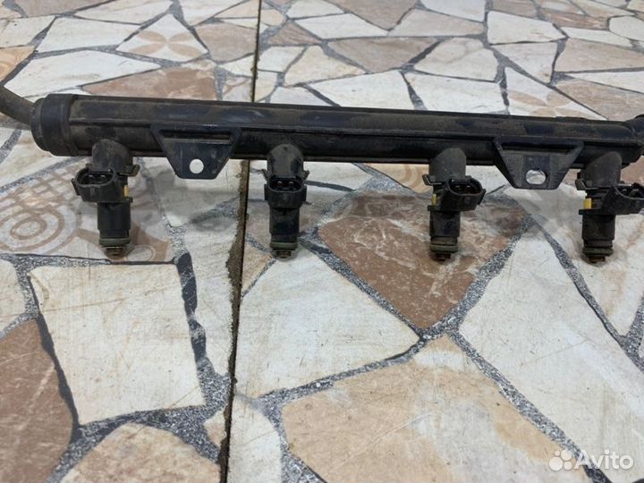 Топливная рампа (рейка) Skoda Fabia хэтчбэк 1.4