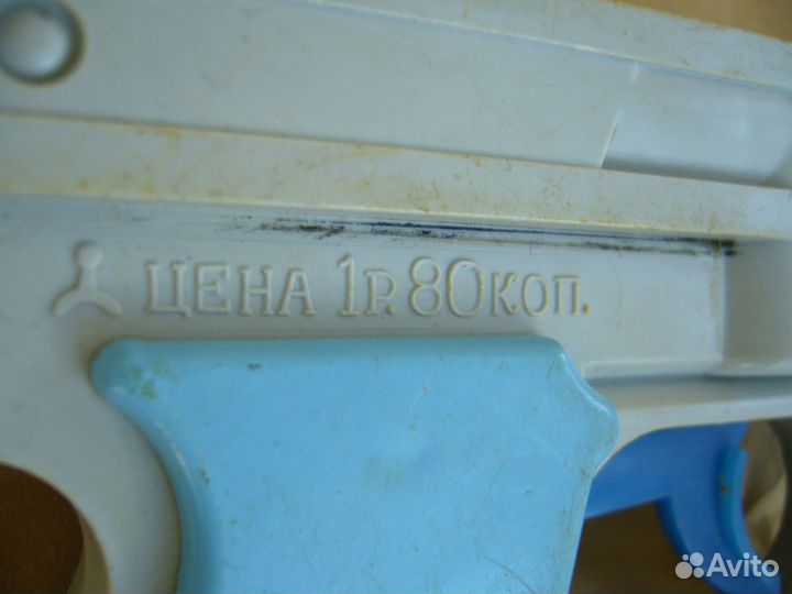 2шт пластмассовых игрушечных советских пистолета