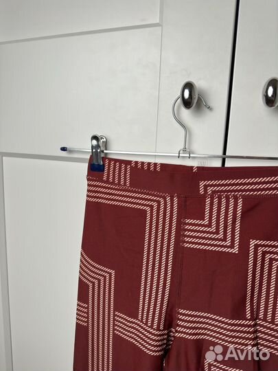 Леггинсы hm S бордовые с геометрическим принтом