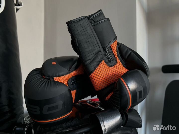 Боксерские перчатки 10 oz