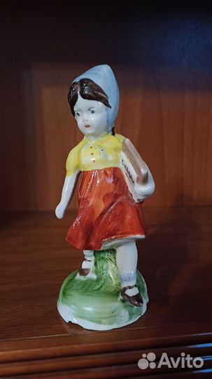 Статуэтка фарфор 