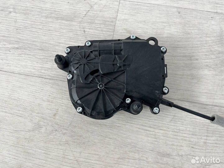 Доводчик замка крышки багажника BMW M5 F90 G30