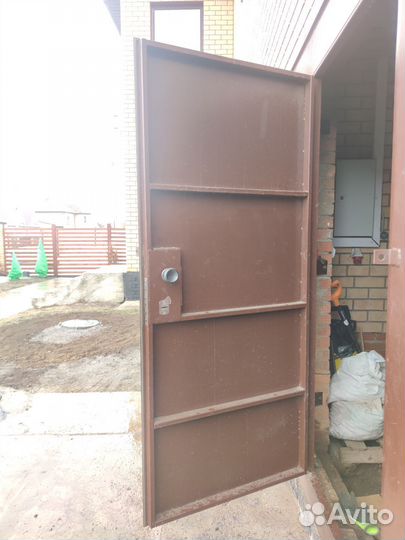 Ворота гаражные металлические распашные