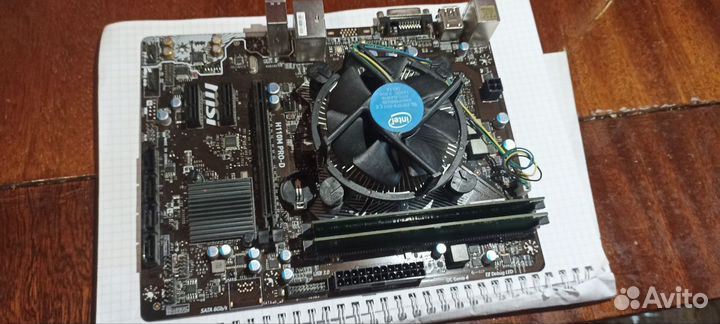 Материнская плата с процессором и памятью