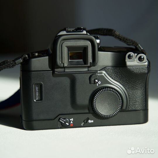 Canon EOS 3, зеркальный плёночный фотоаппарат