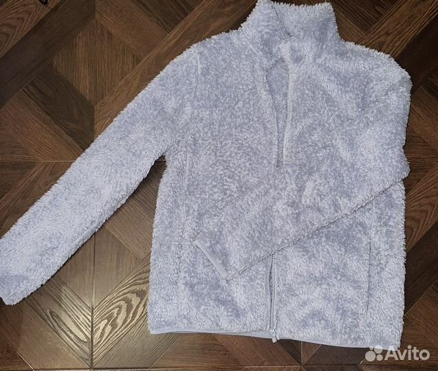 Свитер на замке