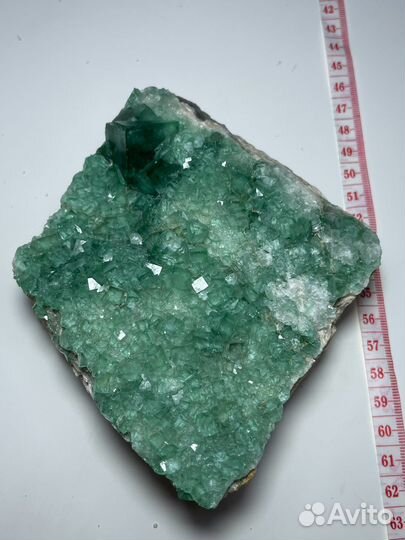 Флюорит кристаллы на породе