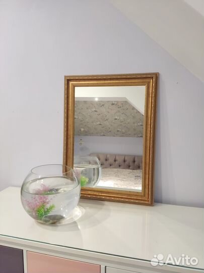 Зеркало в классической золотой раме