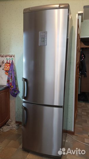 Продам отличный холодильник