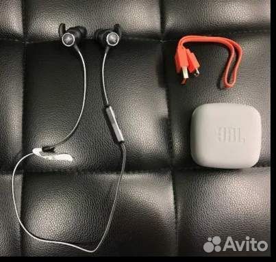 Bluetooth гарнитура JBL Reflect mini 2