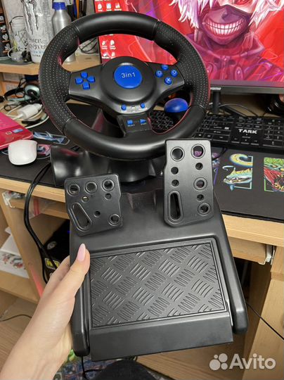 Игровой руль с педалями
