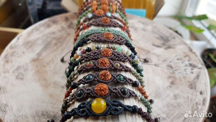 Браслеты, серьги и чокеры с рудракшей