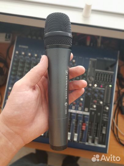 Радиомикрофон sennheiser EW 300 + AKG SR 450