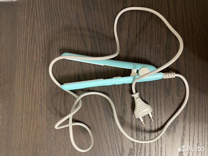 Выпрямитель для волос новый