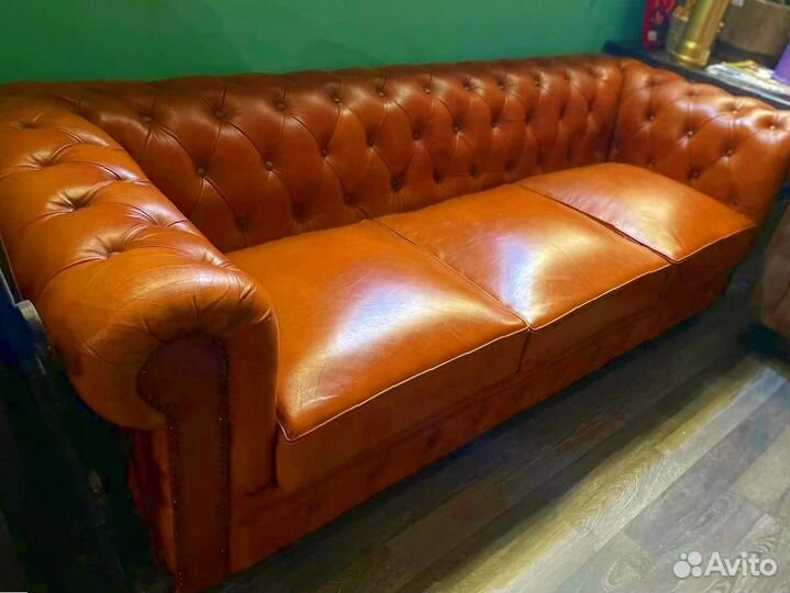 Диван кожаный честер
