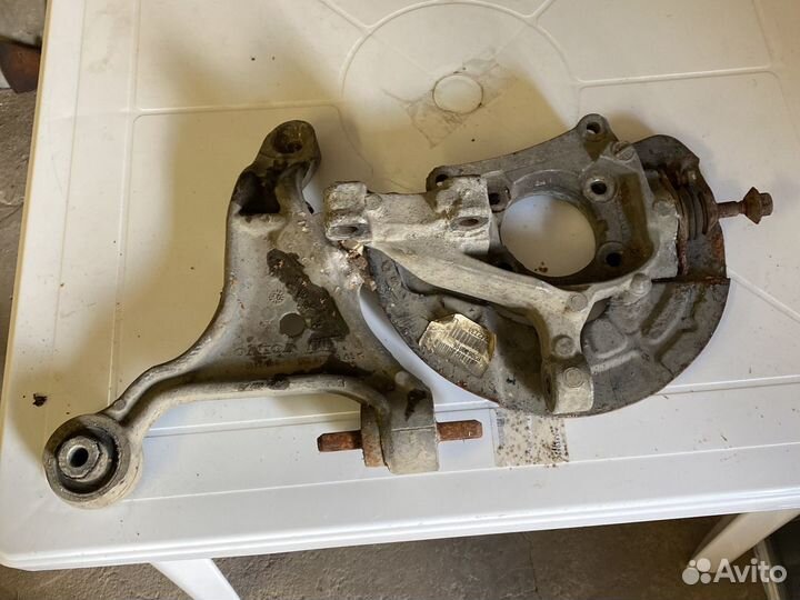 Кулак поворотный рычаг volvo s60 2004