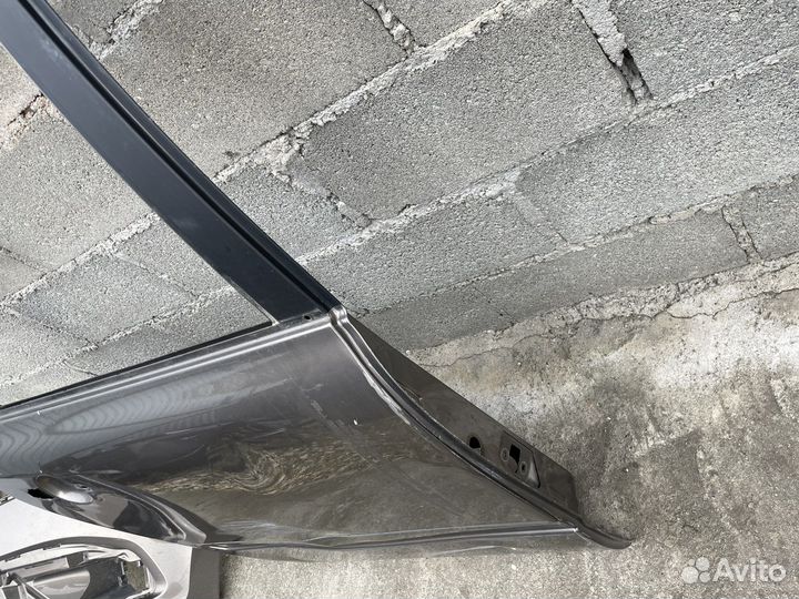 Задняя дверь правая