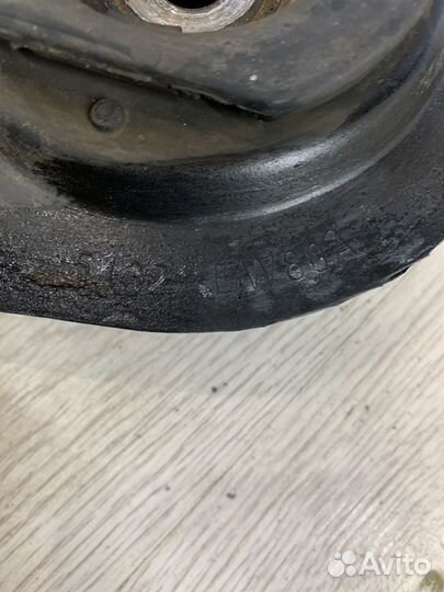 Опора стойки Nissan note E11 Лев, Прав