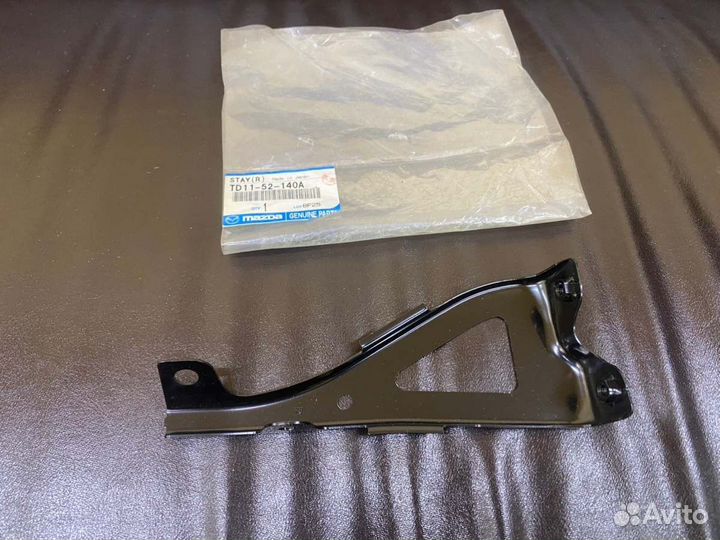 Кронштейн крепления правого крыла Mazda cx-9