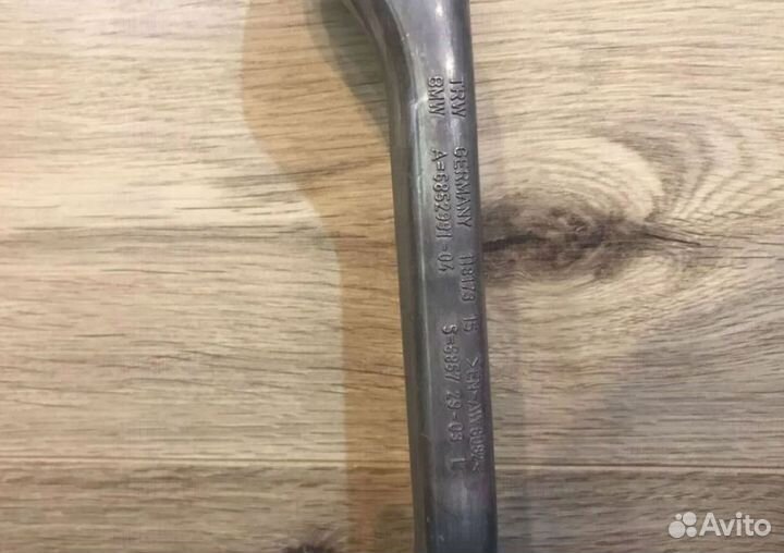 Поперечный рычаг правый