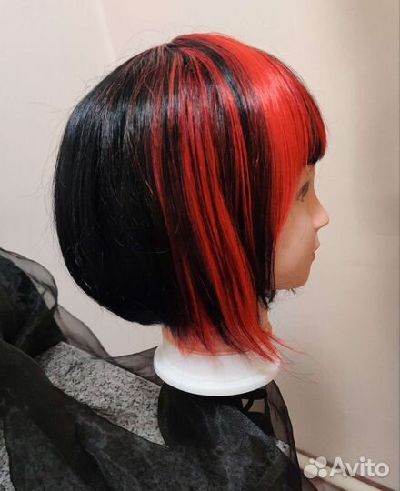 Парик красно-черный, каре