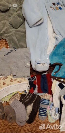 2 коробки одежды для малыша