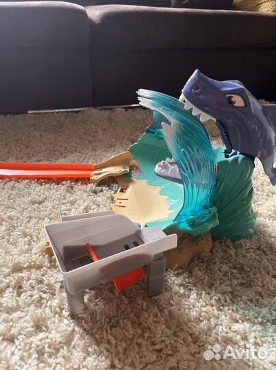 Трек Hot wheels Mattel схватка с акулой