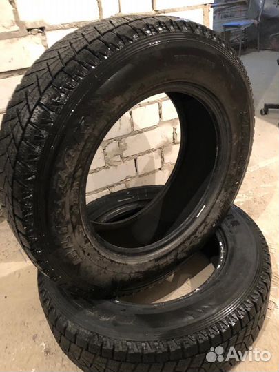 Bridgestone Blizzak Ice 225/70 R17