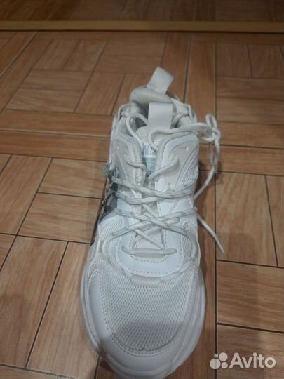 Кроссовки женские 38 размер новые