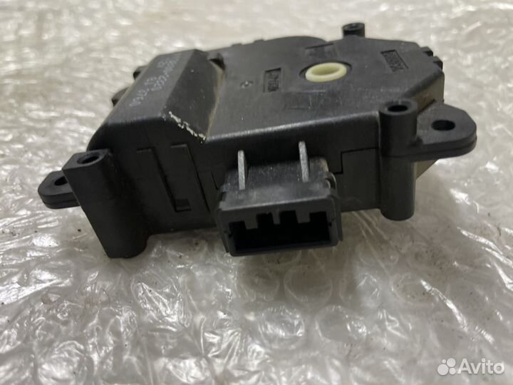 Моторчик заслонки передней печки Pajero 4 Паджеро