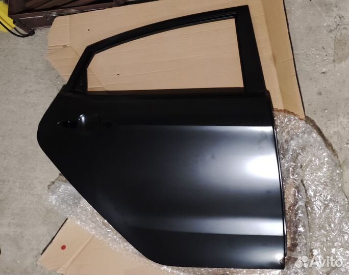 Дверь задняя правая kia rio 3 хэтчбек