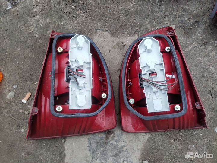 Задний фонарь левый и правый Шкода суперб 1 седан