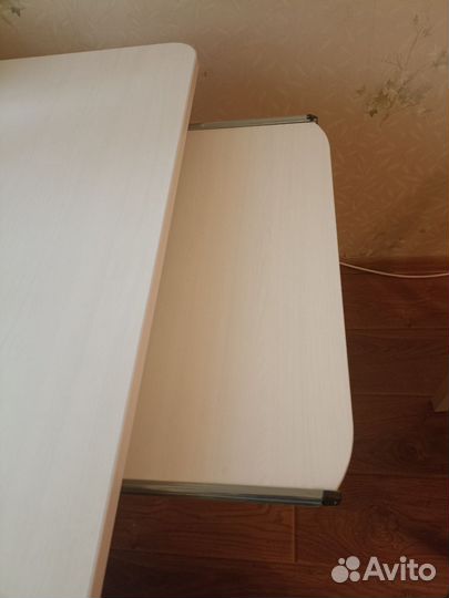 Рабочий стол белый