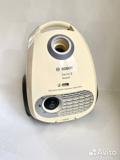 Пылесос Bosch BGL252103
