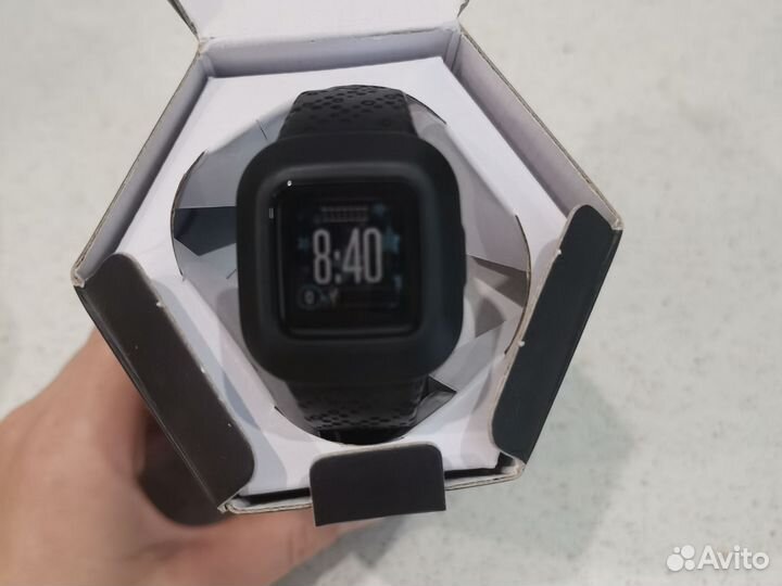 Часы детские garmin vivofit