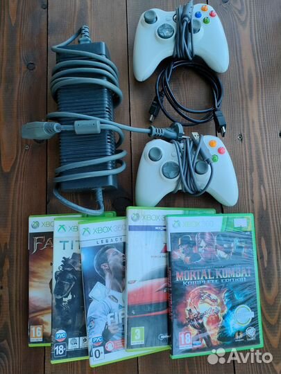 Xbox 360 + Игры + 2 джоя