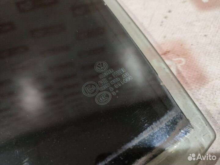 Стекло двери заднее левое Volkswagen Passat 3C2