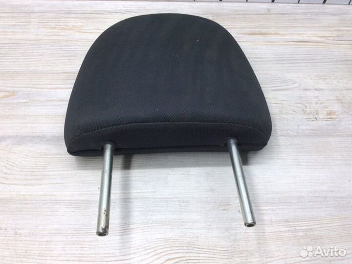 Подголовник сиденья задний Mitsubishi L200 KB