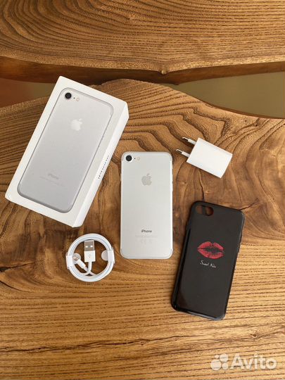 Телефон iPhone 7 32gb silver
