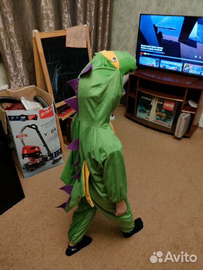 Новогодний костюм для мальчика динозавр