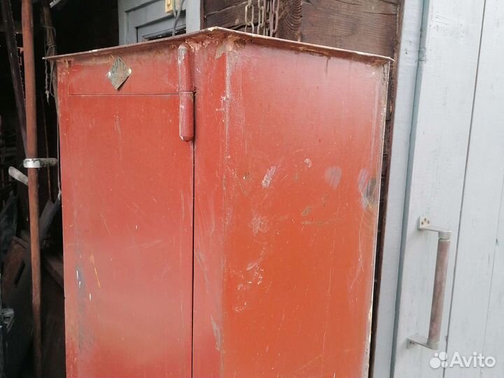 Сейф металлические б. у